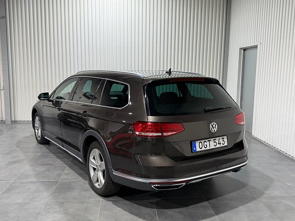 Volkswagen Passat Alltrack 16 of 19