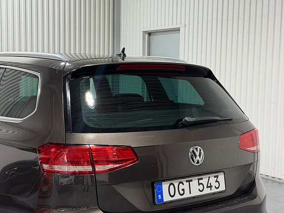 Volkswagen Passat Alltrack 18 of 19