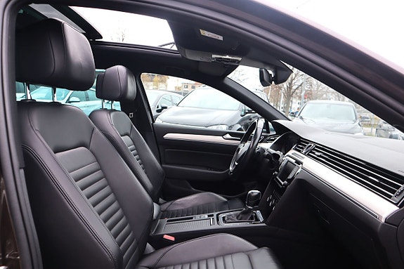 Volkswagen Passat Alltrack 6 of 19