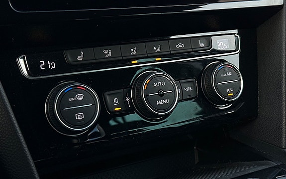 Volkswagen Passat 17 of 28