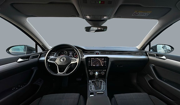 Volkswagen Passat 9 of 28