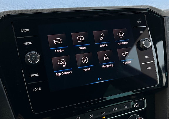 Volkswagen Passat 12 of 28