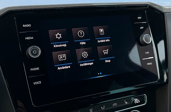Volkswagen Passat 13 of 28