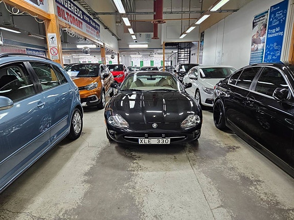 Jaguar XK 4 of 5