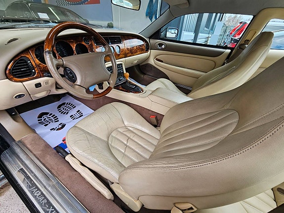 Jaguar XK 11 of 13