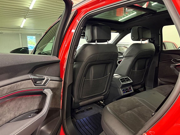 Audi e-tron 12 of 20