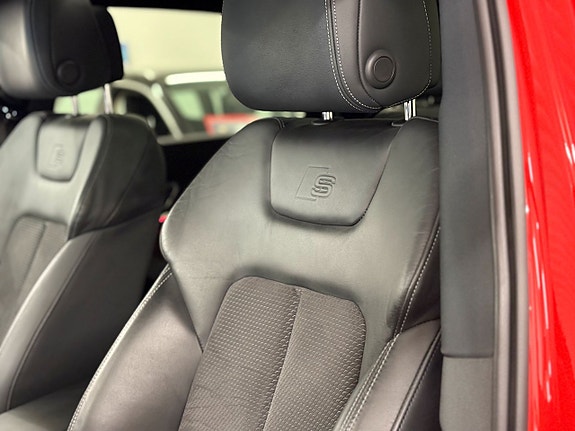 Audi e-tron 10 of 20