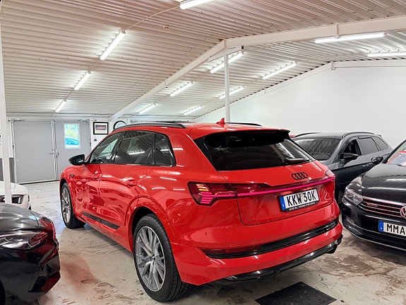 Audi e-tron 4 of 20
