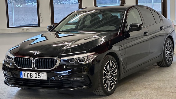 BMW 530e 3 of 12