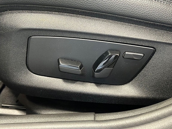 BMW 530e 11 of 12
