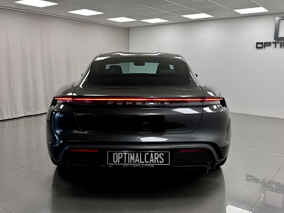 Porsche Taycan Turbo 10 of 16