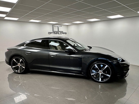 Porsche Taycan Turbo 7 of 16