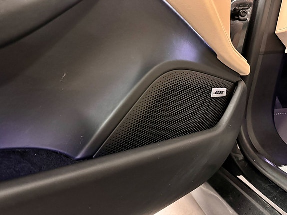 Porsche Taycan Turbo 11 of 16
