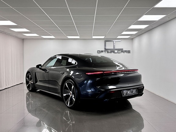Porsche Taycan Turbo 9 of 16