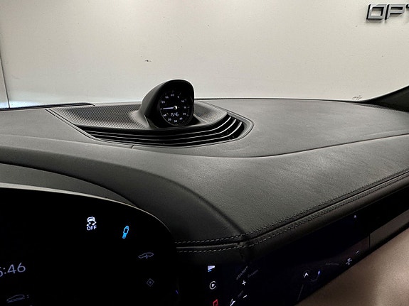 Porsche Taycan Turbo 12 of 16