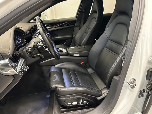 Porsche Panamera 4 7 of 11