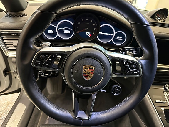 Porsche Panamera 4 8 of 11