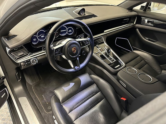 Porsche Panamera 4 5 of 5