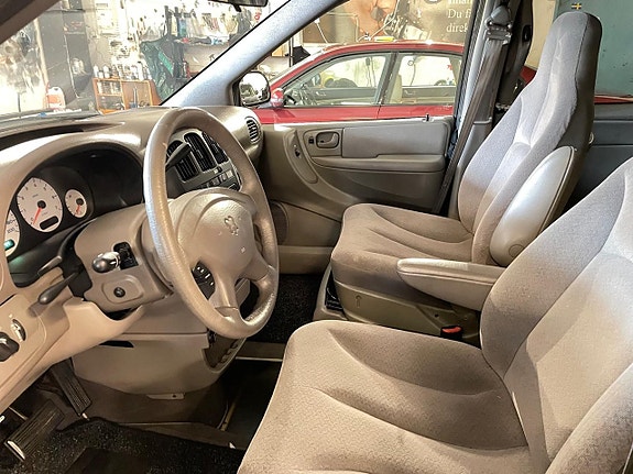 Dodge Grand Caravan 12 of 14