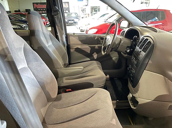 Dodge Grand Caravan 8 of 14