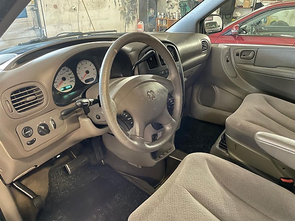 Dodge Grand Caravan 9 of 14