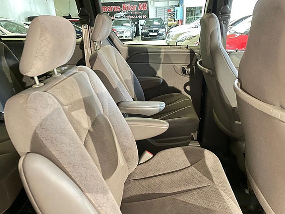 Dodge Grand Caravan 7 of 14