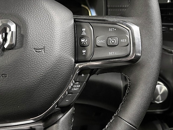 Dodge RAM 1500 10 of 18