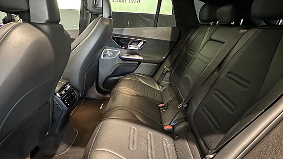 Mercedes-Benz EQE43 SUV 10 of 17