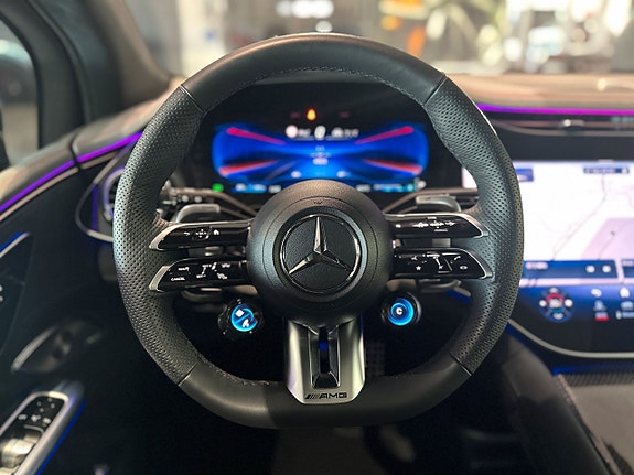 Mercedes-Benz EQE43 SUV 12 of 17