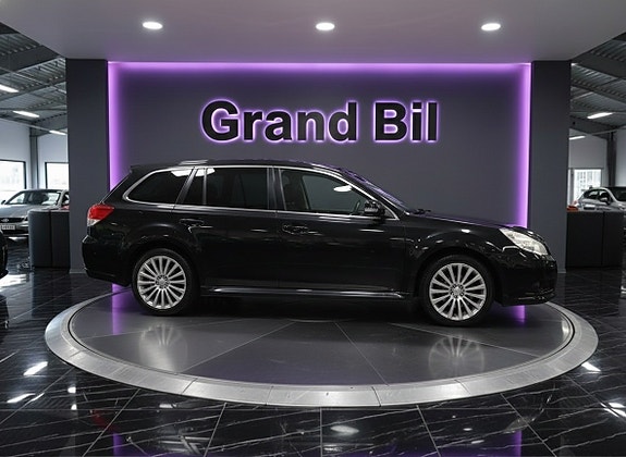 Subaru Legacy 3 of 5
