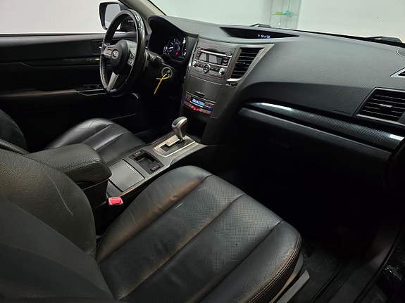 Subaru Legacy 8 of 13