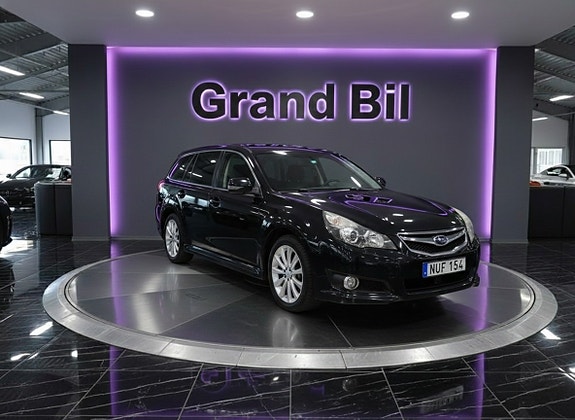 Subaru Legacy 2 of 5