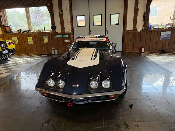Chevrolet Corvette 13 of 29