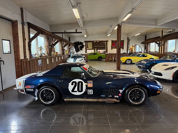 Chevrolet Corvette 18 of 29