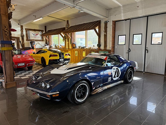 Chevrolet Corvette 11 of 29