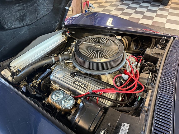 Chevrolet Corvette 21 of 29