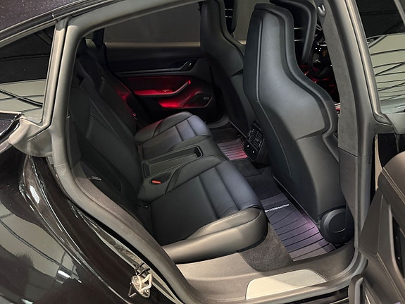 Porsche Taycan Turbo 17 of 23