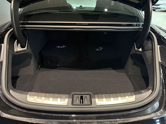 Porsche Taycan Turbo 19 of 23
