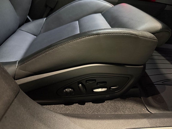 Porsche Taycan Turbo 12 of 23