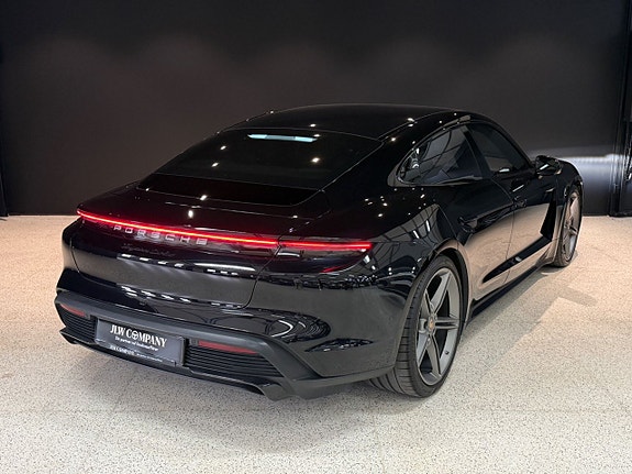 Porsche Taycan Turbo 7 of 23