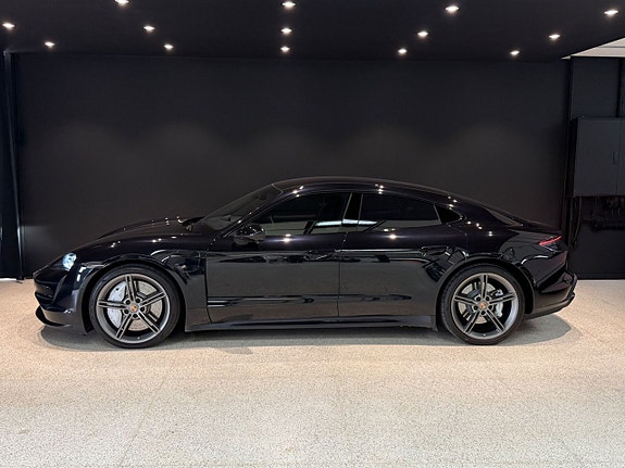 Porsche Taycan Turbo 8 of 23
