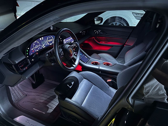 Porsche Taycan Turbo 15 of 23