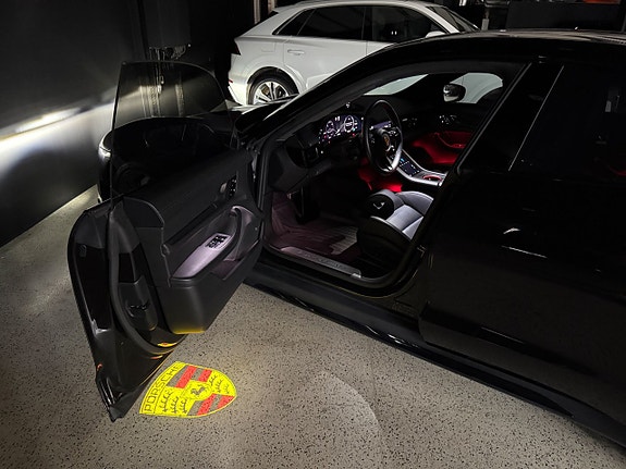 Porsche Taycan Turbo 16 of 23