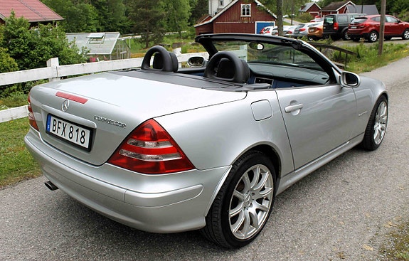 Mercedes-Benz SLK230 2 of 3
