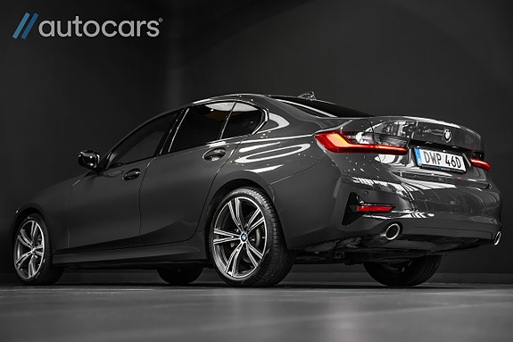 BMW 330i 4 of 30