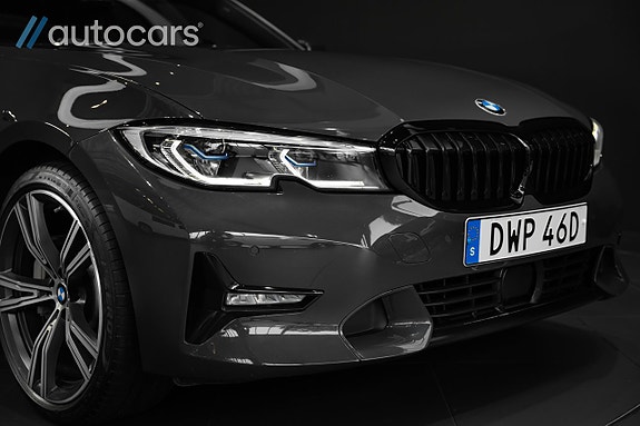 BMW 330i 9 of 30