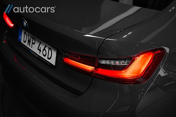 BMW 330i 14 of 30