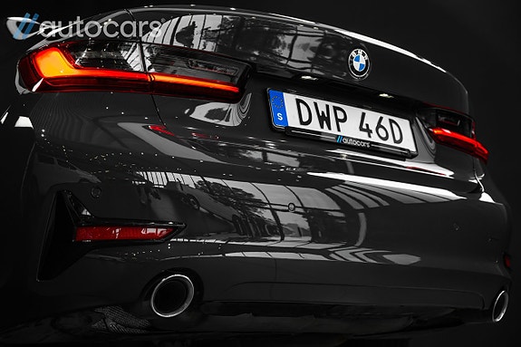 BMW 330i 12 of 30