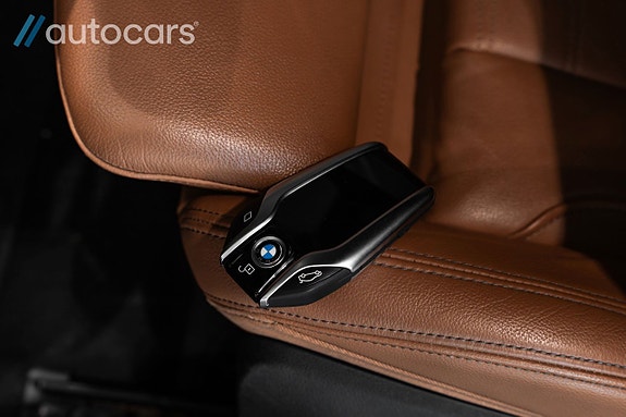 BMW 330i 25 of 30