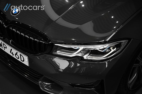 BMW 330i 10 of 30